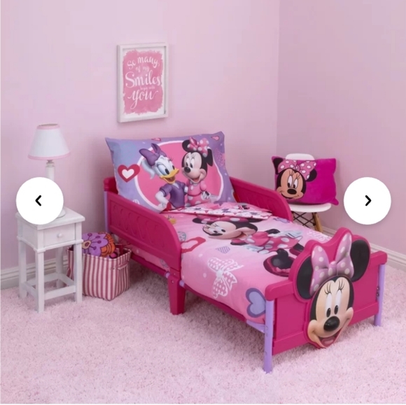 Minnie Mouse Hearts & Bow 2-Piece Bedding Set